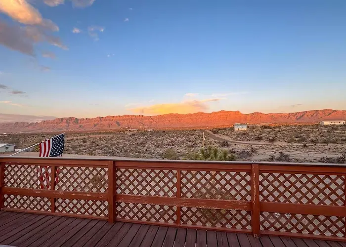 Desert View Retreat - Sleeps 22, Game Garage, Near Skywalk & Mead Country house Meadview