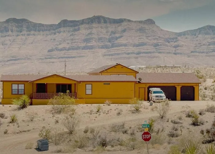 Desert View Retreat - Sleeps 22, Game Garage, Near Skywalk & Mead Country house