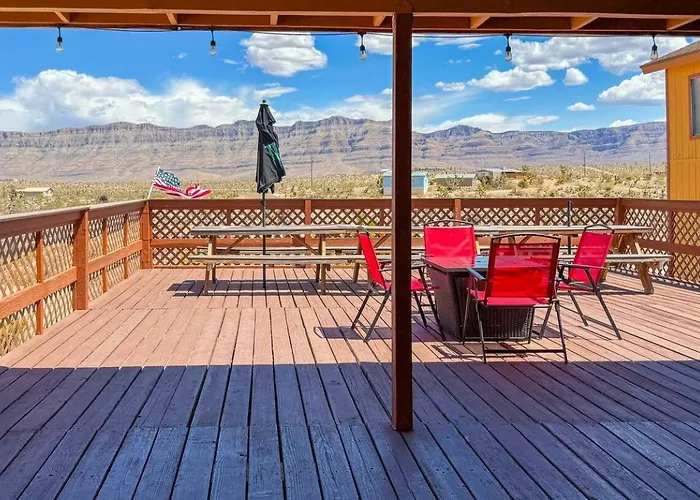 Desert View Retreat - Sleeps 22, Game Garage, Near Skywalk & Mead Country house Meadview