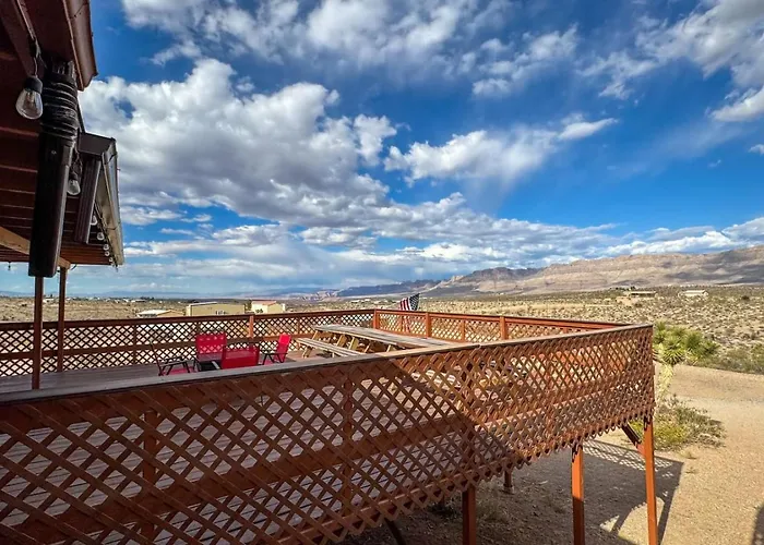 Country house Desert View Retreat - Sleeps 22, Game Garage, Near Skywalk & Mead