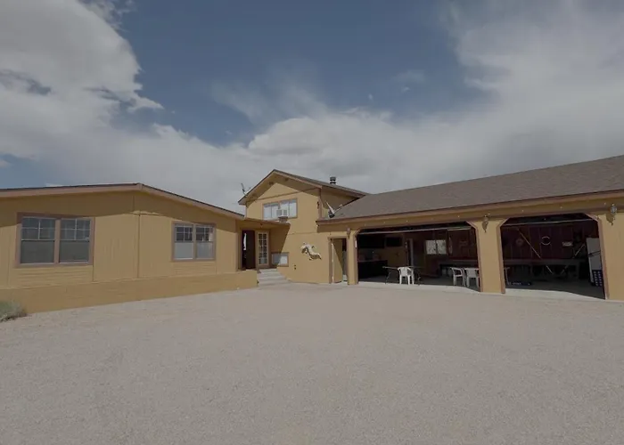 Desert View Retreat - Sleeps 22, Game Garage, Near Skywalk & Mead * Meadview