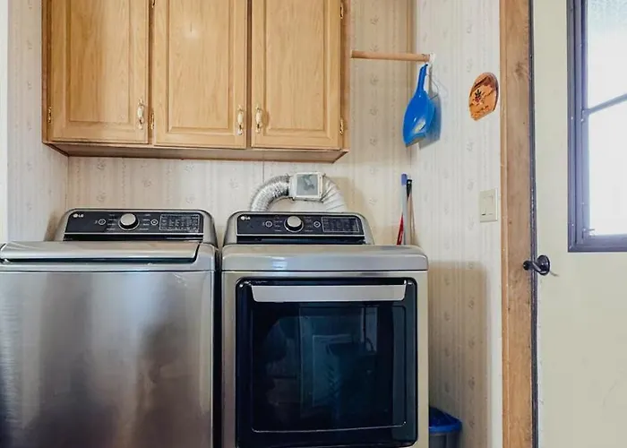 Desert View Retreat - Sleeps 22, Game Garage, Near Skywalk & Mead Country house *
