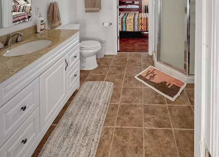 Country house Desert View Retreat - Sleeps 22, Game Garage, Near Skywalk & Mead