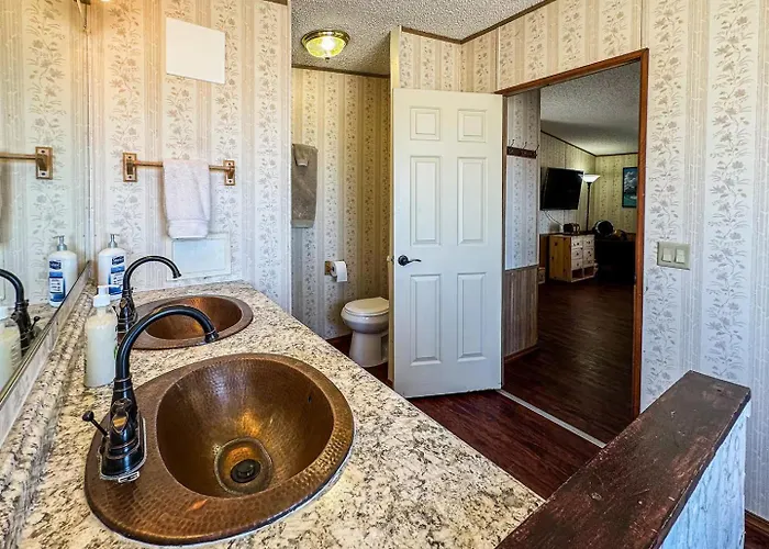 Country house Desert View Retreat - Sleeps 22, Game Garage, Near Skywalk & Mead