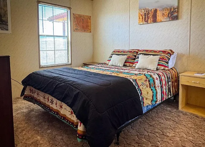 Desert View Retreat - Sleeps 22, Game Garage, Near Skywalk & Mead