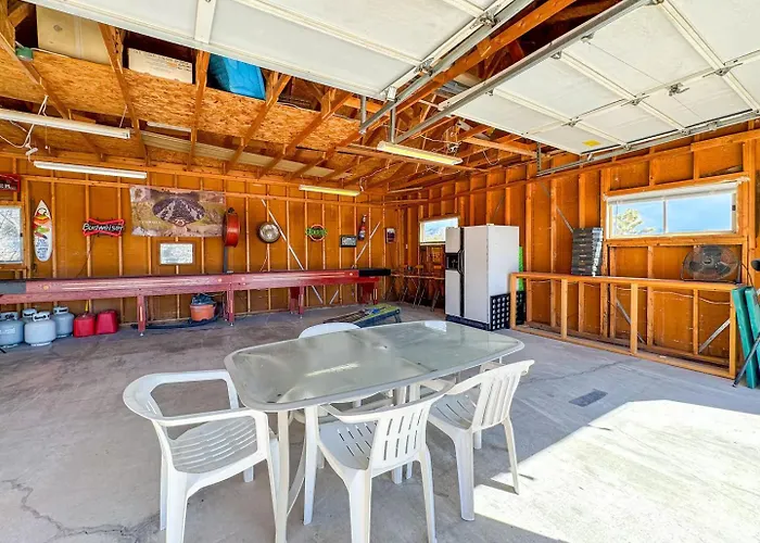 Desert View Retreat - Sleeps 22, Game Garage, Near Skywalk & Mead Country house