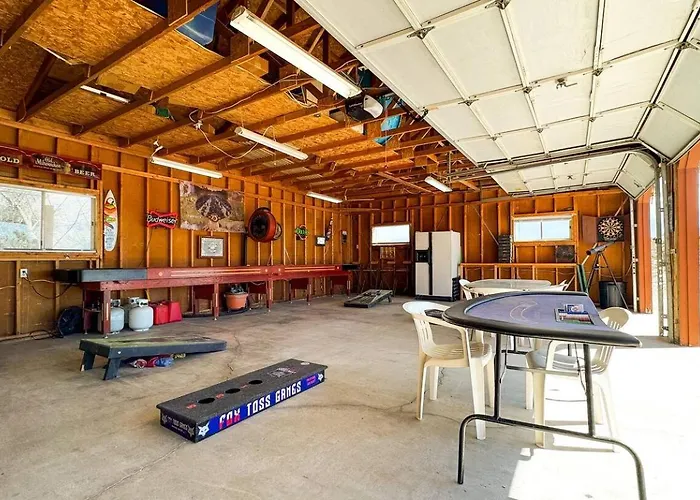 Desert View Retreat - Sleeps 22, Game Garage, Near Skywalk & Mead Country house