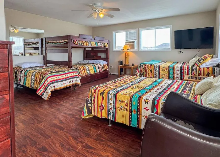 Desert View Retreat - Sleeps 22, Game Garage, Near Skywalk & Mead Country house *