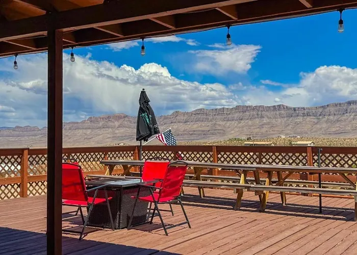 Country house Desert View Retreat - Sleeps 22, Game Garage, Near Skywalk & Mead *