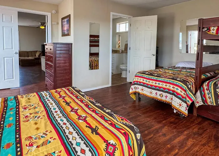 Desert View Retreat - Sleeps 22, Game Garage, Near Skywalk & Mead Country house